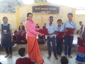 Sweter-donate-school-primary-vadgam-2